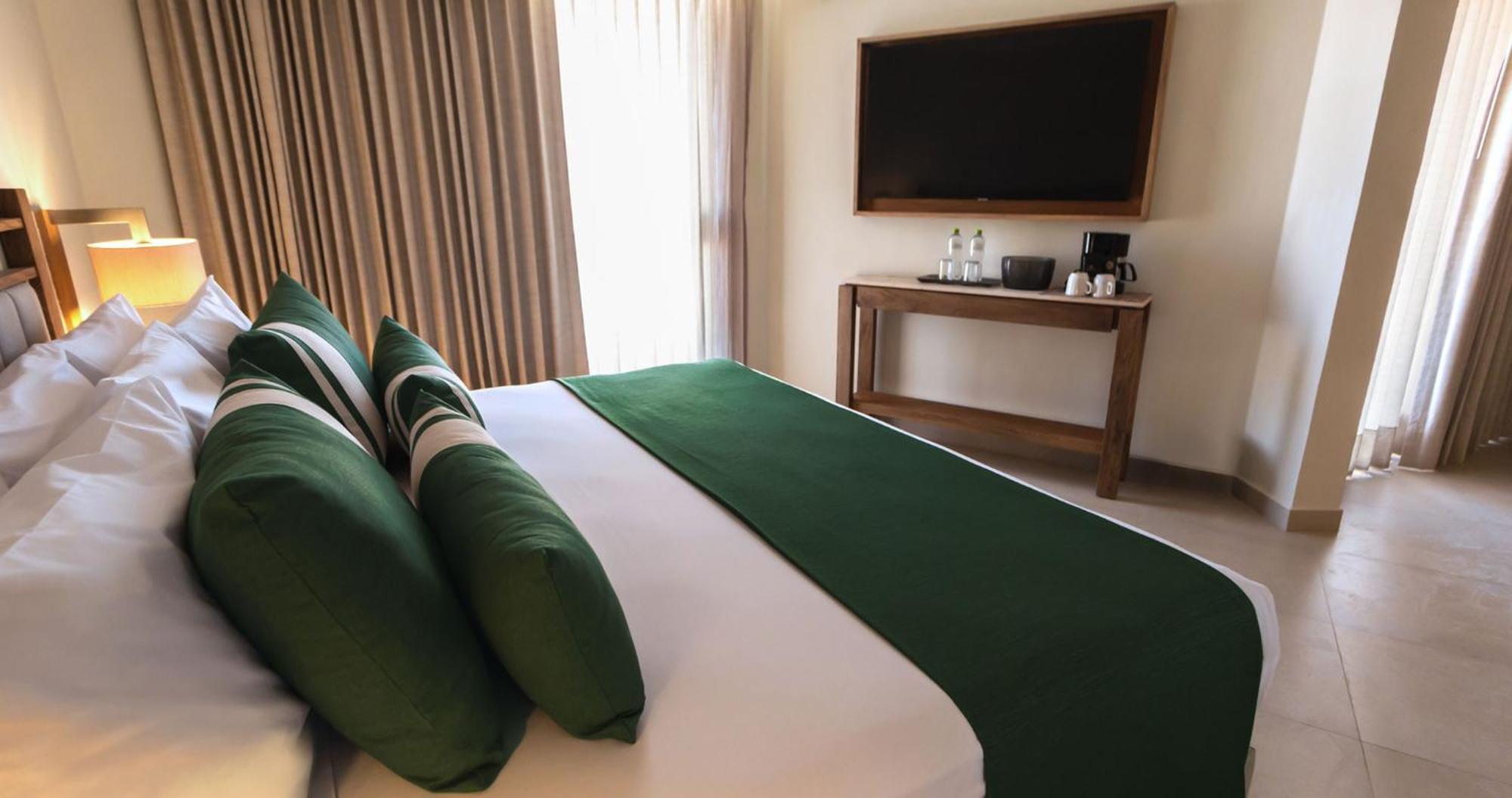 Park Royal Complex 4*
